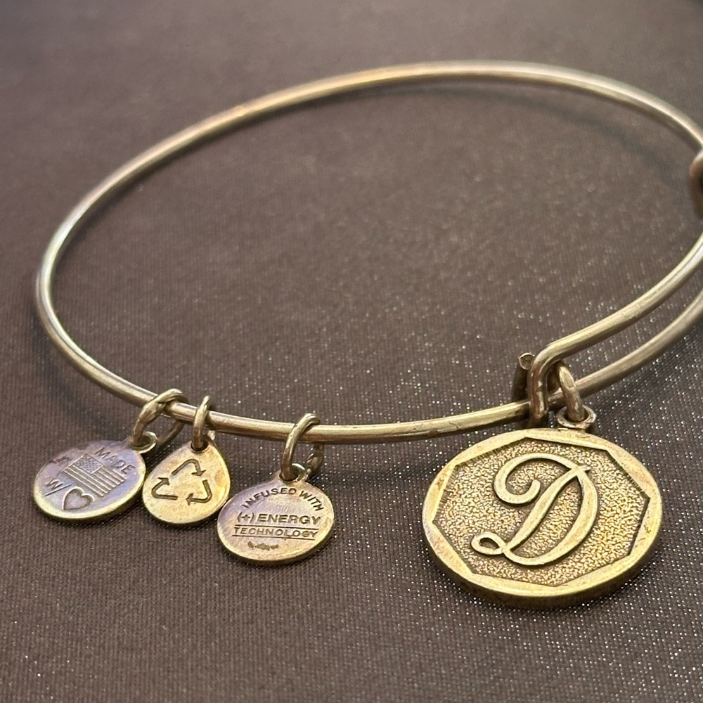 Alex and Annie bracelet w “D” initial